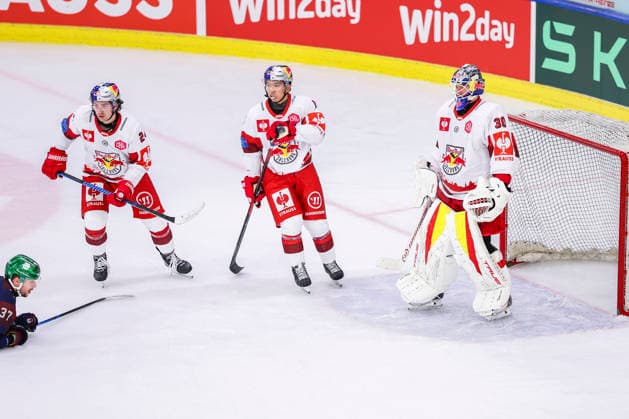Ice hockey, Eishockey - CHL, EC RBS vs Berlin SALZBURG,AUSTRIA,07.OCT.26 - ICE HOCKEY - CHL, Champions Hockey League, group stage, EC Red Bull Salzburg vs Eisbaeren Berlin. Image shows Nicholas Poisson, Jayden Lee and David Kickert (EC RBS).  GEPAxpictures xDavidxGeieregger
