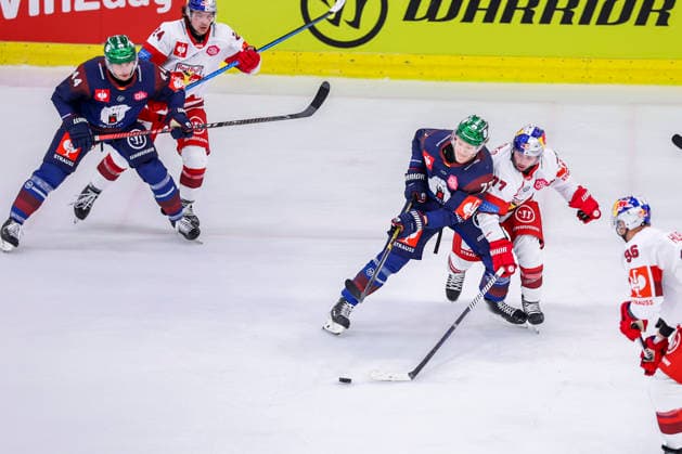 Ice hockey, Eishockey - CHL, EC RBS vs Berlin SALZBURG,AUSTRIA,07.OCT.26 - ICE HOCKEY - CHL, Champions Hockey League, group stage, EC Red Bull Salzburg vs Eisbaeren Berlin. Image shows Eric Hoerdler (Berlin) and Adam Brooks (EC RBS).  GEPAxpictures xDavidxGeieregger
