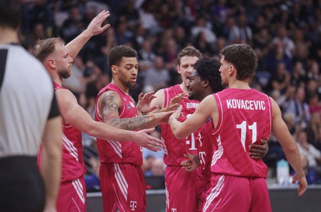 Telekom Baskets Bonn vs. FC Porto - Basketball Champions League BCL Foto: Jörn Wolter