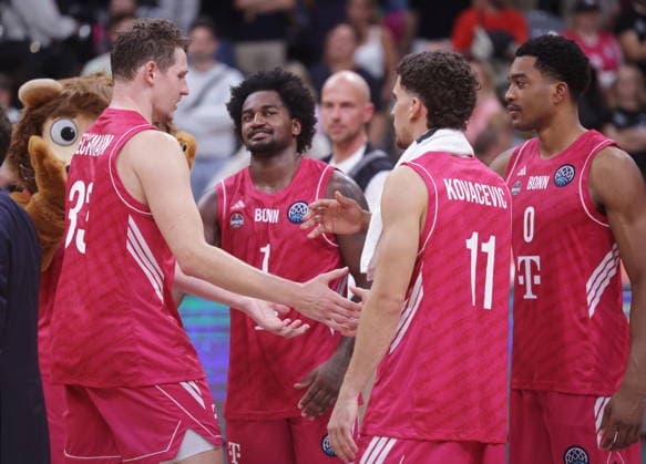 Telekom Baskets Bonn vs. FC Porto - Basketball Champions League BCL Foto: Jörn Wolter