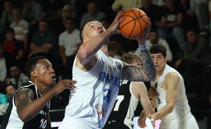07.10.2026 Subotica(Serbia) KK Spartak Subotica-SC Rasta Vechta men s Basketball Champions Leaugue Justin Edler-Davis(L) Rasta Vechta, Alen Omic(C) Spartak :