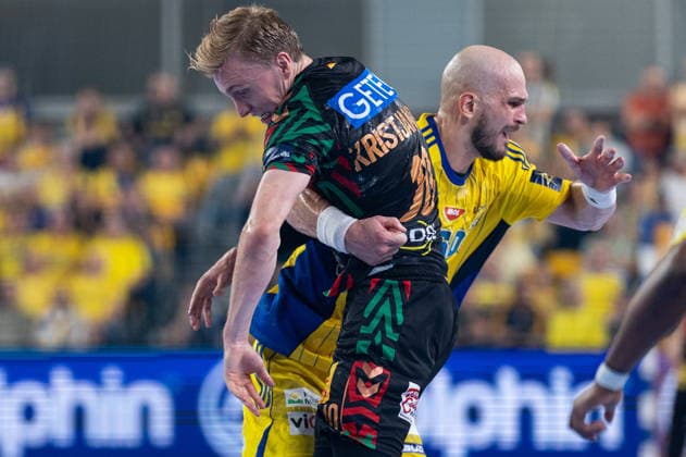 KIELCE, POLAND - OCTOBER 7: Gisli Thorgeir Kristjansson Artsem Karalek during the EHF Champions League Group F match between Industria Kielce nad SC Magdeburg at Hala Legionow on October 2, 2026 in Kielce, Poland --- Pilka reczna. EHF Liga Mistrzow. Industria Kielce - SC Magdeburg. (Photo by Igor Jakubowski Arena Akcji) NEWSPIX.PL --- newspix.pl 