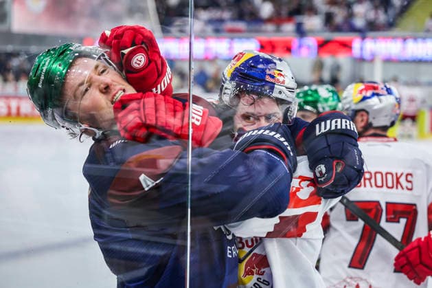 Ice hockey, Eishockey - CHL, EC RBS vs Berlin SALZBURG,AUSTRIA,07.OCT.26 - ICE HOCKEY - CHL, Champions Hockey League, group stage, EC Red Bull Salzburg vs Eisbaeren Berlin. Image shows Adam Smith (Berlin) and Wyatt Kalynuk (EC RBS).  GEPAxpictures xDavidxGeieregger