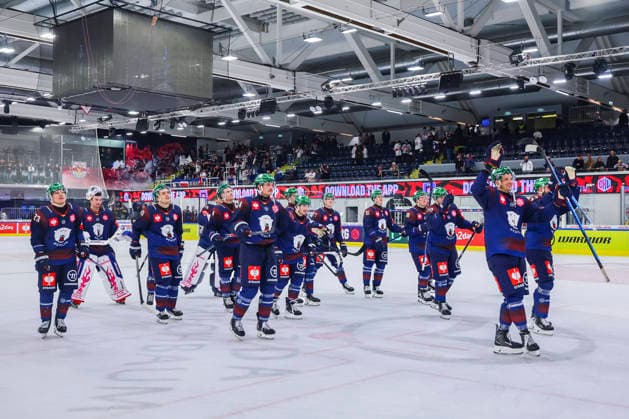 Ice hockey, Eishockey - CHL, EC RBS vs Berlin SALZBURG,AUSTRIA,07.OCT.26 - ICE HOCKEY - CHL, Champions Hockey League, group stage, EC Red Bull Salzburg vs Eisbaeren Berlin. Image shows the celebration of Berlin.  GEPAxpictures xDavidxGeieregger