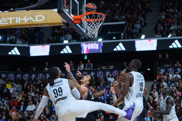 EuroLeague 2026, Paris Basketball vs LDLC ASVEL Villeurbanne, Basketball JAE CROWDER OF ASVEL and Daulton Hommes of Paris Basket during the EuroLeague 2026 match between Paris Basketball and LDLC ASVEL Villeurbanne at Adidas Arena on October 07, 2026 in Paris, France. Paris Adidas Arena France