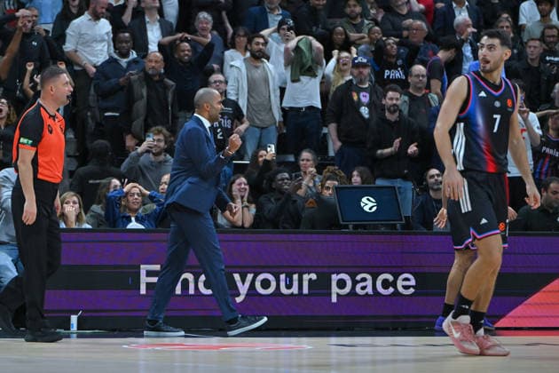 EuroLeague 2026, Paris Basketball vs LDLC ASVEL Villeurbanne, Basketball ASVEL Head Coach TONY PARKER celebrates their side s victory after the EuroLeague 2026 match between Paris Basketball and LDLC ASVEL Villeurbanne at Adidas Arena on October 07, 2026 in Paris, France. Paris Adidas Arena France