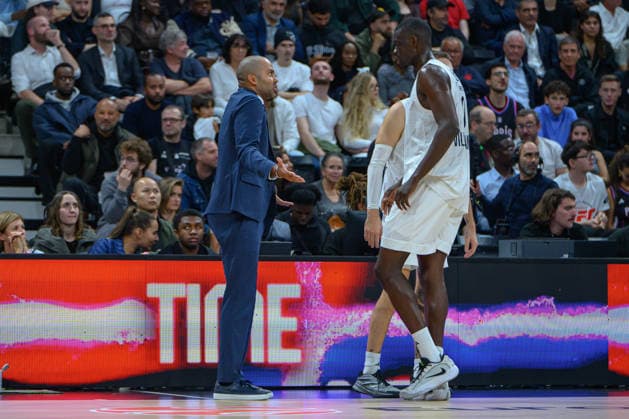 EuroLeague 2026, Paris Basketball vs LDLC ASVEL Villeurbanne, Basketball ASVEL Head Coach TONY PARKER talks with BODIAN MASSA of ASVEL during the EuroLeague 2026 match between Paris Basketball and LDLC ASVEL Villeurbanne at Adidas Arena on October 07, 2026 in Paris, France. Paris Adidas Arena France