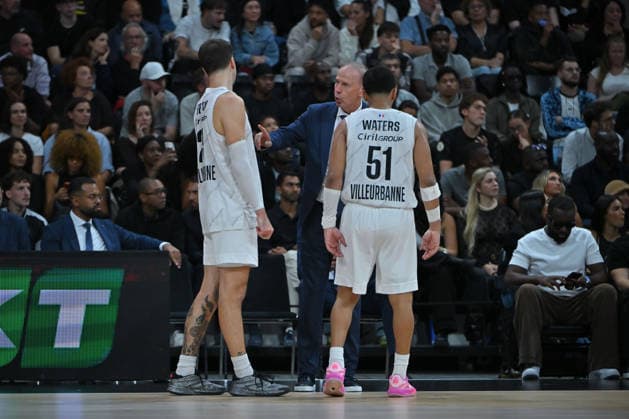 EuroLeague 2026, Paris Basketball vs LDLC ASVEL Villeurbanne, Basketball ASVEL Assistant Coach VINCENT COLLET talks with NATHAN SESTINA of ASVEL and TREMONT WATERS OF ASVEL during the EuroLeague 2026 match between Paris Basketball and LDLC ASVEL Villeurbanne at Adidas Arena on October 07, 2026 in Paris, France. Paris Adidas Arena France