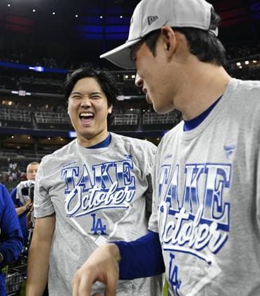 Baseball: Division Series between Dodgers and Braves Los Angeles Dodgers designated hitter Shohei Ohtani (C) and pitcher Roki Sasaki celebrate after winning Game 4 of the National League Division Series against the Atlanta Braves at Truist Park in Atlanta on Oct. 7, 2026, and advancing to the National League Championship Series.  A14AA0005630423P