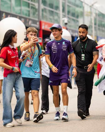 F1 - SINGAPORE GRAND PRIX 2026 KIMI ANTONELLI Andrea (ita), Mercedes AMG F1 Team W16, portrait during the 2026 Formula 1 Singapore Grand Prix, 17th round of the 2026 Formula One World Championship, WM, Weltmeisterschaft from October 9 to 11, 2026 on the Marina Bay Street Circuit, in Singapore, Singapore - SingaporeSingapore  Copyright: xJulienxDelfossex
