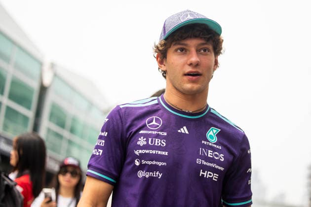 F1 - SINGAPORE GRAND PRIX 2026 KIMI ANTONELLI Andrea (ita), Mercedes AMG F1 Team W16, portrait during the 2026 Formula 1 Singapore Grand Prix, 17th round of the 2026 Formula One World Championship, WM, Weltmeisterschaft from October 9 to 11, 2026 on the Marina Bay Street Circuit, in Singapore, Singapore - SingaporeSingapore  Copyright: xJulienxDelfossex