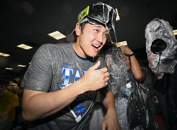 Baseball: Division Series between Dodgers and Braves Two-way player Shohei Ohtani celebrates after the Los Angeles Dodgers won Game 4 of the National League Division Series against the Atlanta Braves at Truist Park in Atlanta on Oct. 7, 2026, to advance to the National League Championship Series.  A14AA0005630437P