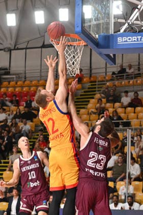 IPA89424781 - Arturs Strautins of BC Roma grabs a rebound during the BKT EuroCup Round 2 game between BC Roma and Lietkebalis at the Palazzetto dello on the 7th, 2026, in Rome, Italy.  Copyright: xRobertoxBettacchi IPAxSportx xx IPA89424781