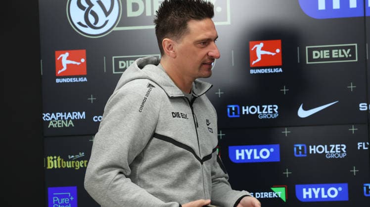 08.10.2026, xrekx, Fussball 1.Bundesliga , SV Elversberg - Pressekonferenz mit Vincent Wagner v.l. Vincent Wagner Trainer (SV 07 Elversberg) Elversberg