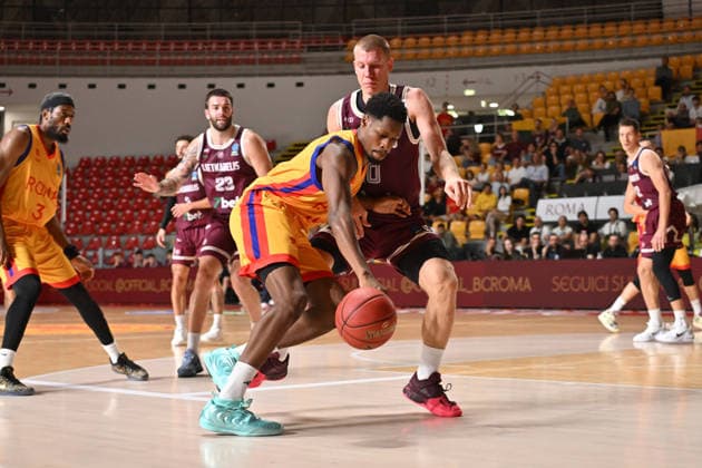 IPA89424966 - Gerald Ayayi of BC Roma handles the ball during the BKT EuroCup Round 2 game between BC Roma and Lietkebalis at the Palazzetto dello on the 7th of 2026 in Rome, Italy.  Copyright: xRobertoxBettacchi IPAxSportx xx IPA89424966