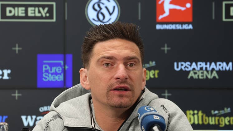 08.10.2026, xrekx, Fussball 1.Bundesliga , SV Elversberg - Pressekonferenz mit Vincent Wagner v.l. Vincent Wagner Trainer (SV 07 Elversberg) Elversberg