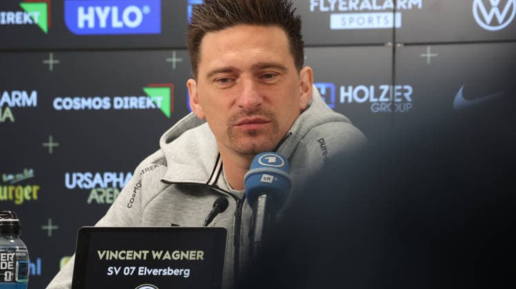08.10.2026, xrekx, Fussball 1.Bundesliga , SV Elversberg - Pressekonferenz mit Vincent Wagner v.l. Vincent Wagner Trainer (SV 07 Elversberg) Elversberg