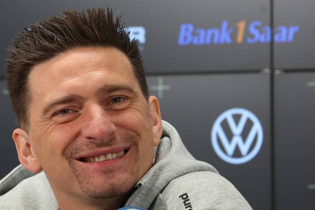 08.10.2026, xrekx, Fussball 1.Bundesliga , SV Elversberg - Pressekonferenz mit Vincent Wagner v.l. Vincent Wagner Trainer (SV 07 Elversberg) Elversberg