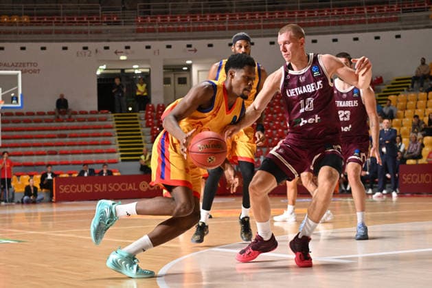BASKETBALL - EuroCup - Roma Basketball vs. Lietkabelis Panevezys Photo by IPA ABACAPRESS.COM89424965 - Gerald Ayayi of BC Roma handles the ball during the BKT EuroCup Round 2 game between BC Roma and Lietkebalis at the Palazzetto dello on the 7th of 2026 in Rome, Italy. Rome Italy  Copyright: xIPAxSport ABACAx