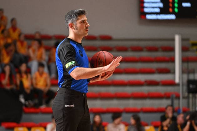 BASKETBALL - EuroCup - Roma Basketball vs. Lietkabelis Panevezys Photo by IPA ABACAPRESS.COM89424977 - A referee for the BKT EuroCup Round 2 game between BC Roma and Lietkebalis at the Palazzetto dello on the 7th, 2026, in Rome, Italy. Rome Italy  Copyright: xIPAxSport ABACAx