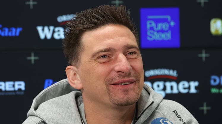 08.10.2026, xrekx, Fussball 1.Bundesliga , SV Elversberg - Pressekonferenz mit Vincent Wagner v.l. Vincent Wagner Trainer (SV 07 Elversberg) Elversberg