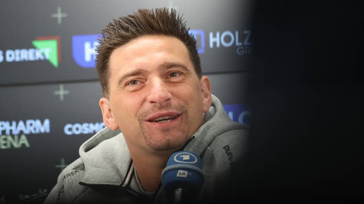08.10.2026, xrekx, Fussball 1.Bundesliga , SV Elversberg - Pressekonferenz mit Vincent Wagner v.l. Vincent Wagner Trainer (SV 07 Elversberg) Elversberg
