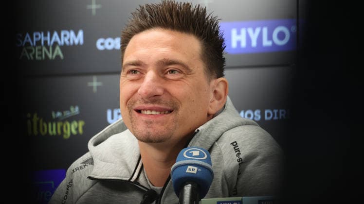 08.10.2026, xrekx, Fussball 1.Bundesliga , SV Elversberg - Pressekonferenz mit Vincent Wagner v.l. Vincent Wagner Trainer (SV 07 Elversberg) Elversberg