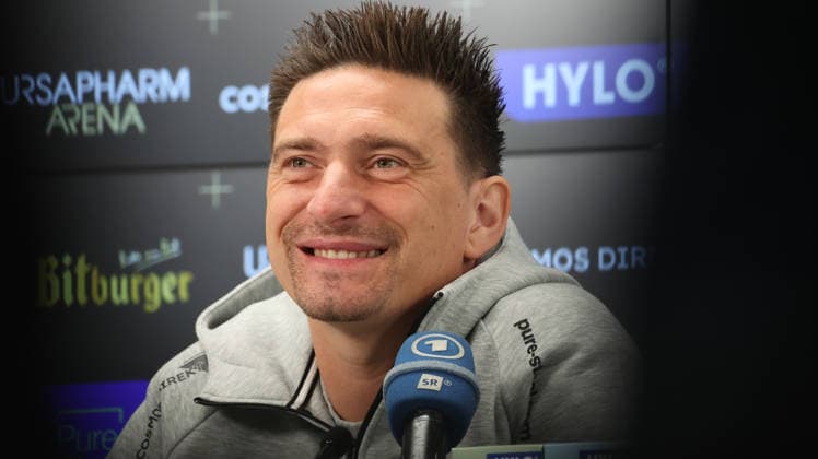 08.10.2026, xrekx, Fussball 1.Bundesliga , SV Elversberg - Pressekonferenz mit Vincent Wagner v.l. Vincent Wagner Trainer (SV 07 Elversberg) Elversberg