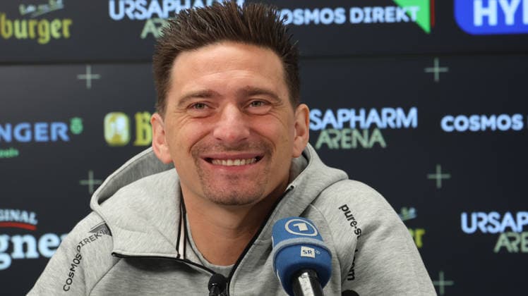 08.10.2026, xrekx, Fussball 1.Bundesliga , SV Elversberg - Pressekonferenz mit Vincent Wagner v.l. Vincent Wagner Trainer (SV 07 Elversberg) Elversberg