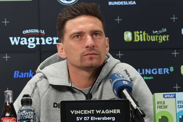 08.10.2026, xrekx, Fussball 1.Bundesliga , SV Elversberg - Pressekonferenz mit Vincent Wagner v.l. Vincent Wagner Trainer (SV 07 Elversberg) Elversberg
