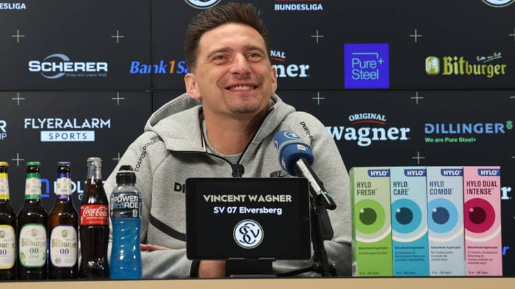 08.10.2026, xrekx, Fussball 1.Bundesliga , SV Elversberg - Pressekonferenz mit Vincent Wagner v.l. Vincent Wagner Trainer (SV 07 Elversberg) Elversberg