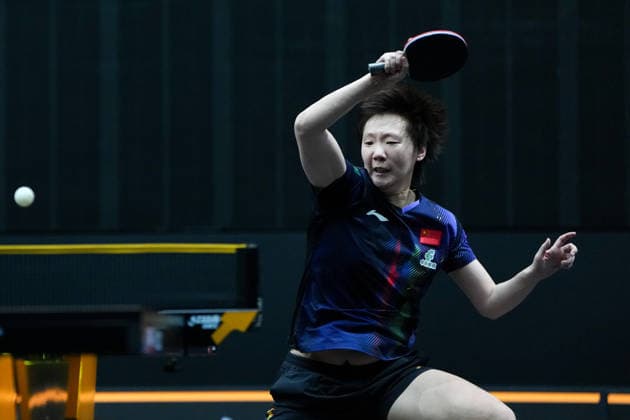 (261008) -- BEIJING, Oct. 8, 2026 -- Wang Manyu of China hits a return during the women s singles round of 16 match between Wang Manyu of China and Shi Xunyao of China at 2026 World Table tennis, Tischtennis (WTT) China Smash in Beijing, China, Oct. 8, 2026. ) (SP)CHINA-BEIJING-TABLE TENNIS-WTT-CHINA SMASH-WOMEN S SINGLES (CN) JuxHuanzong 