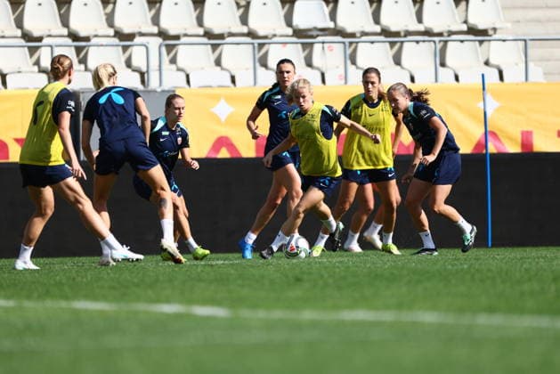 Women s National Soccer Team Prepares for World Cup Qualifiers Bucharest, Romania, October 8, 2026 Lisa Fjeldstad Naalsund and Frida Maanum during a training session at Stadionul Arcul de Triumf, before the World Cup qualifier against Romania. Photo by Nikola Krstic, NTB Romania, Bucharest. EDITORIAL USE ONLY. RESTRICTED USE FOR BETTING COMPANIES.  Copyright: xNikolaxKrsticx xNTBx