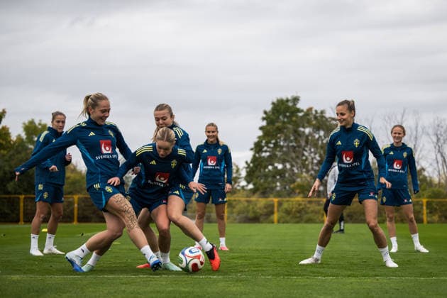 261008 Beata Olsson, Alice Bergström, Hanna Lundkvist and Nathalie Björn of the Swedish women s national football team during a training session on October 8, 2026 in Stockholm. Photo: Johanna Säll BILDBYRAN kod JL JL0637 fotboll football soccer fotball vm-kval kval fifa womens world cup qualifier qualifier träning practice training sverige sweden dam bbengfotboll football soccer fotball vm-kval kval fifa womens world cup qualifier qualifier träning practice training sverige sweden dam bbeng Copyright: JOHANNAxSÄLL BB261008BB197