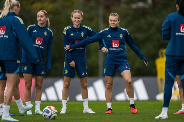 261008 Hanna Lundkvist, Matilda Vinberg and Beata Olsson of the Swedish women s national football team during a training session on October 8, 2026 in Stockholm. Photo: Johanna Säll BILDBYRAN kod JL JL0637 fotboll football soccer fotball vm-kval kval fifa womens world cup qualifier qualifier träning practice training sverige sweden dam bbengfotboll football soccer fotball vm-kval kval fifa womens world cup qualifier qualifier träning practice training sverige sweden dam bbeng Copyright: JOHANNAxSÄLL BB261008BB233