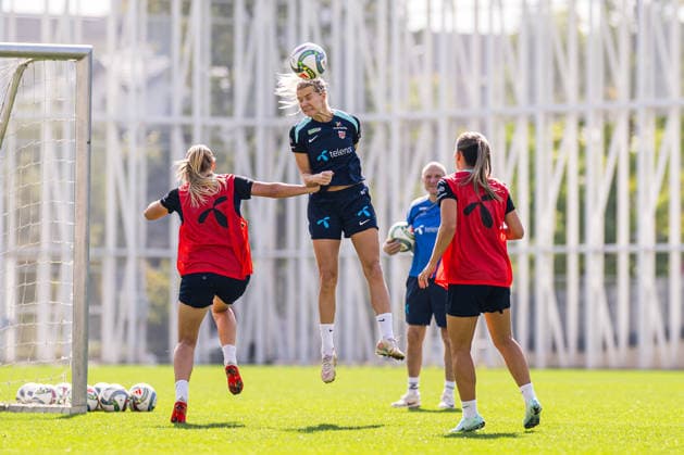 261008 Ada Hegerberg of the Norwegian women™s national football team during a training session on October 8, 2026 in Bucharest. Photo: Marius Simensen BILDBYRAN Cop 238 bbeng dam fifa women s world cup qualifier football fotball fotboll norge norway practice soccer training trening träning Copyright: MARIUSxSIMENSEN BB261008BB246