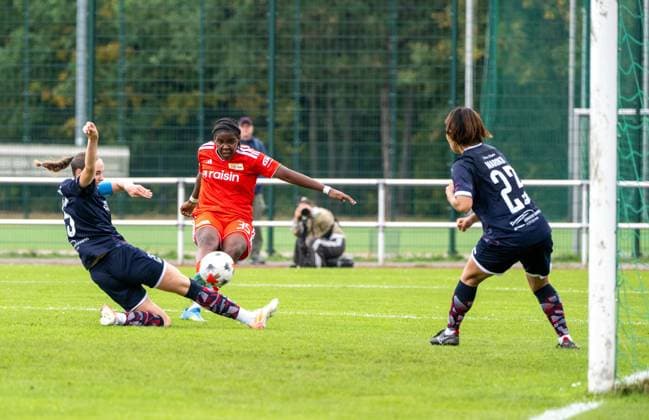 Fußball, Frauen, Testspiel, Saison 2026 2027, 1. FC Union Berlin - 1. FFC Turbine Potsdam, v. l. Merle Kirschstein (Turbine Potsdam), Lea Aseko Nkili (1. FC Union), Mariko Kubo (Turbine Potsdam), 08.10.2026, Copyright: xMatthiasxKochx