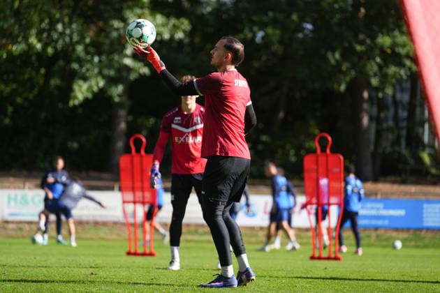 Deutschland: Fussball, Trainingseinheit, 3. Liga, Saison 2026-2027, NVB-Campus B-Platz Hänsch-Arena, SV Meppen, Donnerstag, 08.10.2026, Vormittagstraining: Noah Oberbeck (SV Meppen, 1) jongliert den Ball Copyright: xLennxLübbersx