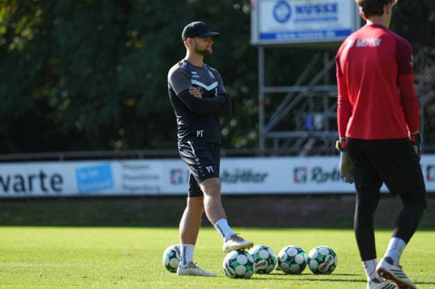 Deutschland: Fussball, Trainingseinheit, 3. Liga, Saison 2026-2027, NVB-Campus B-Platz Hänsch-Arena, SV Meppen, Donnerstag, 08.10.2026, Vormittagstraining: Patrick Theodor (Torwarttrainer, SV Meppen) Copyright: xLennxLübbersx