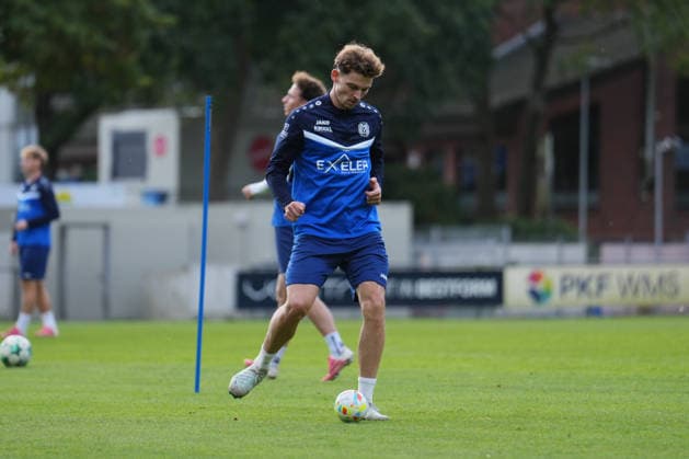 Deutschland: Fussball, Trainingseinheit, 3. Liga, Saison 2026-2027, NVB-Campus B-Platz Hänsch-Arena, SV Meppen, Donnerstag, 08.10.2026, Vormittagstraining: Moritz Heyer (Gastspieler, SV Meppen) spielt den Mini-Ball Copyright: xLennxLübbersx