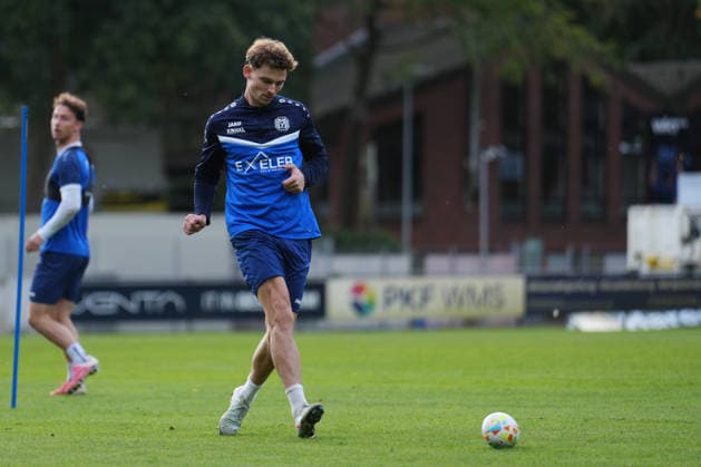 Deutschland: Fussball, Trainingseinheit, 3. Liga, Saison 2026-2027, NVB-Campus B-Platz Hänsch-Arena, SV Meppen, Donnerstag, 08.10.2026, Vormittagstraining: Moritz Heyer (Gastspieler, SV Meppen) spielt den Mini-Ball Copyright: xLennxLübbersx