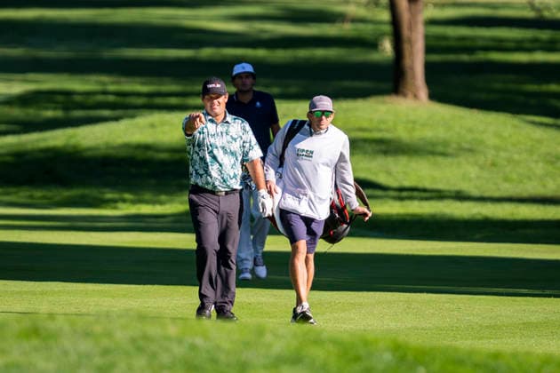 Open de Espa–a presented by Madrid - Day One MADRID, SPAIN - OCTOBER 8: Patrick Reed of United States interacts with his caddie on day one of the Open de Espa–a presented by Madrid at Club de Campo Villa de Madrid on October 8, 2026 in Madrid, Spain. Madrid Club de Campo Villa de Madrid Madrid Spain Copyright: xAlbertoxGardinx AGardin_20261008_Golf_Esp_Mad_0292