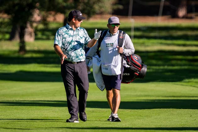 Open de Espa–a presented by Madrid - Day One MADRID, SPAIN - OCTOBER 8: Patrick Reed of United States interacts with his caddie on day one of the Open de Espa–a presented by Madrid at Club de Campo Villa de Madrid on October 8, 2026 in Madrid, Spain. Madrid Club de Campo Villa de Madrid Madrid Spain Copyright: xAlbertoxGardinx AGardin_20261008_Golf_Esp_Mad_0293
