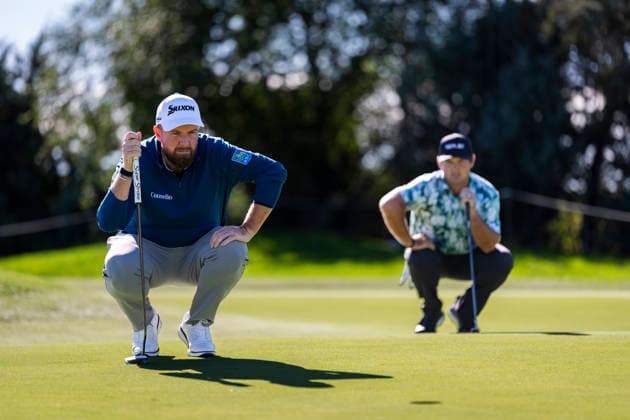 Open de Espa–a presented by Madrid - Day One MADRID, SPAIN - OCTOBER 8: Shane Lowry of Ireland (L) and Patrick Reed of United States (R) are seen studing the terrain before taking his shot on day one of the Open de Espa–a presented by Madrid at Club de Campo Villa de Madrid on October 8, 2026 in Madrid, Spain. Madrid Club de Campo Villa de Madrid Madrid Spain Copyright: xAlbertoxGardinx AGardin_20261008_Golf_Esp_Mad_0328
