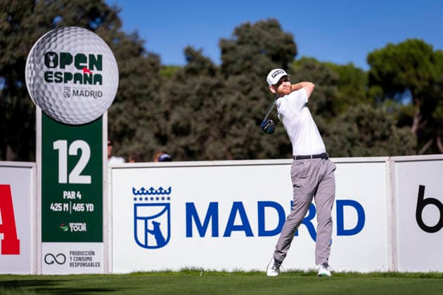 Open de Espa–a presented by Madrid - Day One MADRID, SPAIN - OCTOBER 8: Daniel Gavins of England tees off on day one of the Open de Espa–a presented by Madrid at Club de Campo Villa de Madrid on October 8, 2026 in Madrid, Spain. Madrid Club de Campo Villa de Madrid Madrid Spain Copyright: xAlbertoxGardinx AGardin_20261008_Golf_Esp_Mad_0346