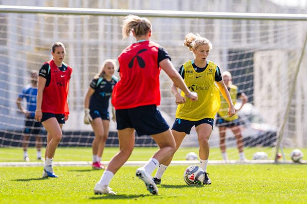 261008 Justine Kielland of the Norwegian women™s national football team during a training session on October 8, 2026 in Bucharest. Photo: Marius Simensen BILDBYRAN Cop 238 bbeng dam fifa women s world cup qualifier football fotball fotboll norge norway practice soccer training trening träning Copyright: MARIUSxSIMENSEN BB261008BB271