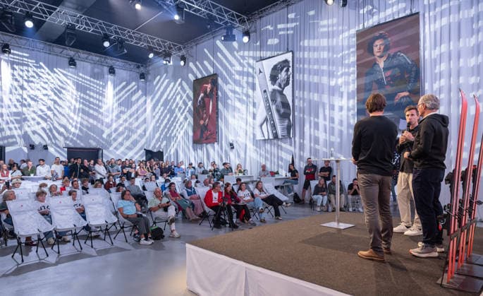 ALPINE SKIING - Atomic Media Day 2026 ALTENMARKT,AUSTRIA,08.OCT.26 - ALPINE SKIING - Atomic Media Day. Image shows the event room.  GEPAxpictures xHaraldxSteiner