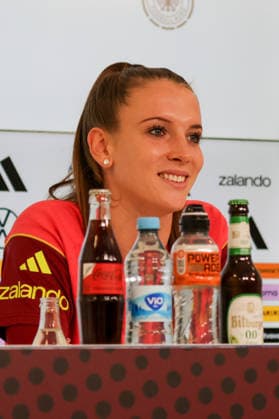 08.10.2026, xgrfx, Fussball DFB Medientermine, Deutsche Frauennationalmannschaft - Pressekonferenz und Abschlusstraining v.l. Ena Mahmutovic (Deutsche Frauennationalmannschaft) Karlsruhe
