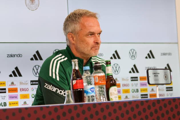 08.10.2026, xgrfx, Fussball DFB Medientermine, Deutsche Frauennationalmannschaft - Pressekonferenz und Abschlusstraining v.l. Christian Wück (Deutsche Frauennationalmannschaft) Karlsruhe