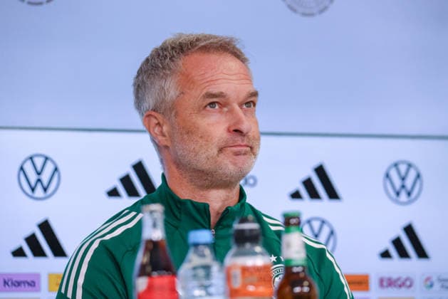 Karlsruhe, Deutschland: 08.10.2026 - Deutsche Fußballnationalmannschaft der Frauen - Abschlusspressekonferenz - Testspiel Deutschland vs. Australien Im Bild: Bundestrainer Christian Wück Wueck (Deutschland) bei der Abschlusspressekonferenz in Karlsruhe Copyright: HMBxMedia MadeleinexFantini